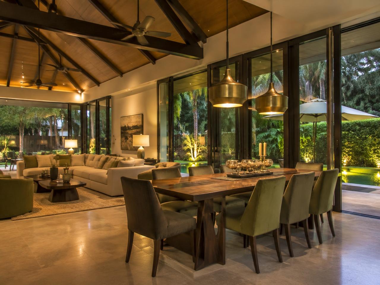 Acacia Grand Villa — Grand lounge and long dining table for eight