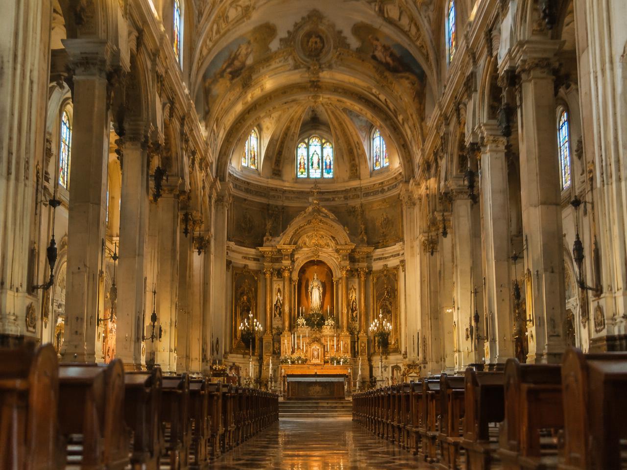 Basilica Minore of Our Lady of Peñafrancia — Inside the nave, light through glass